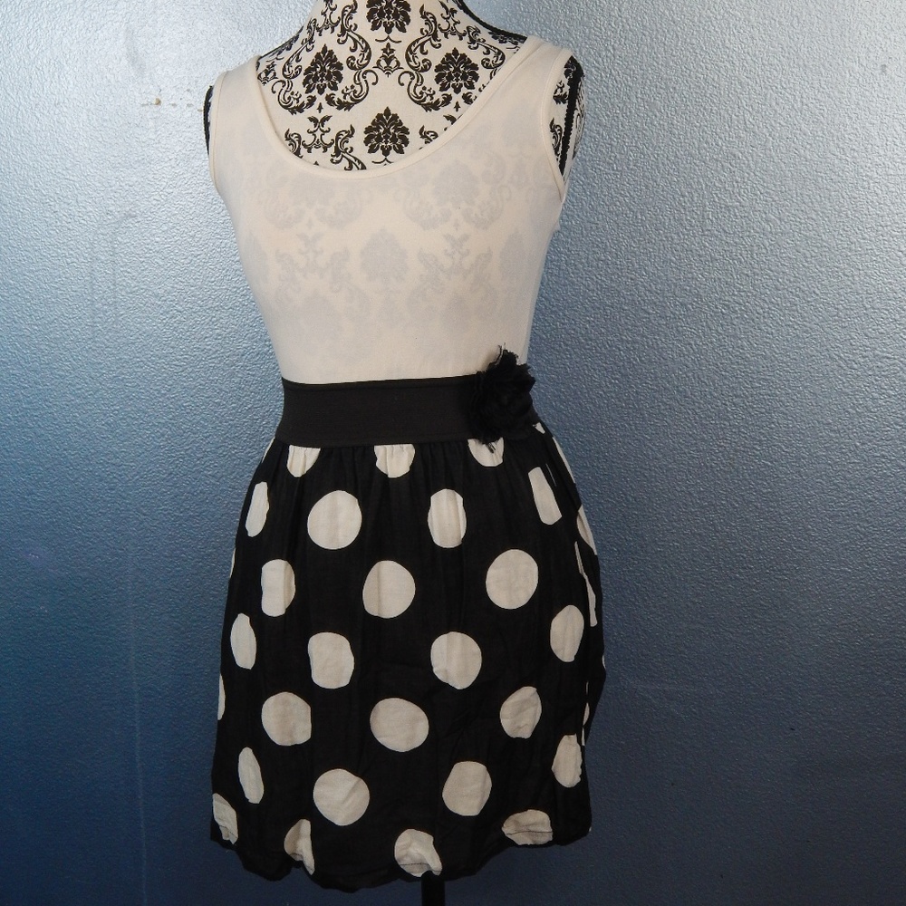 Polka dot dress with black flower pin